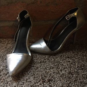 Nine West Point toe silver stilettos - size 6